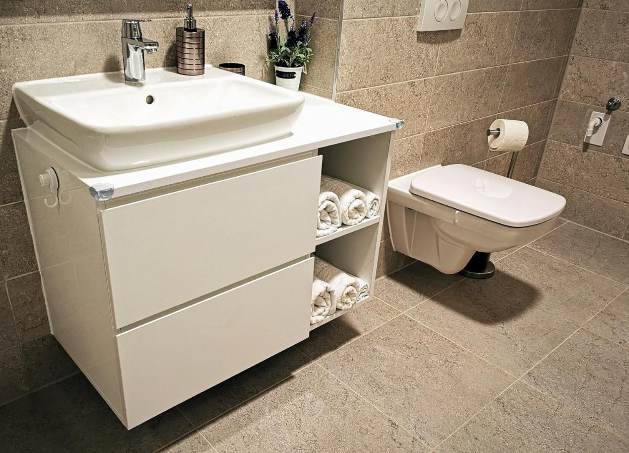 Kronbed Apartments Brasov Luaran gambar