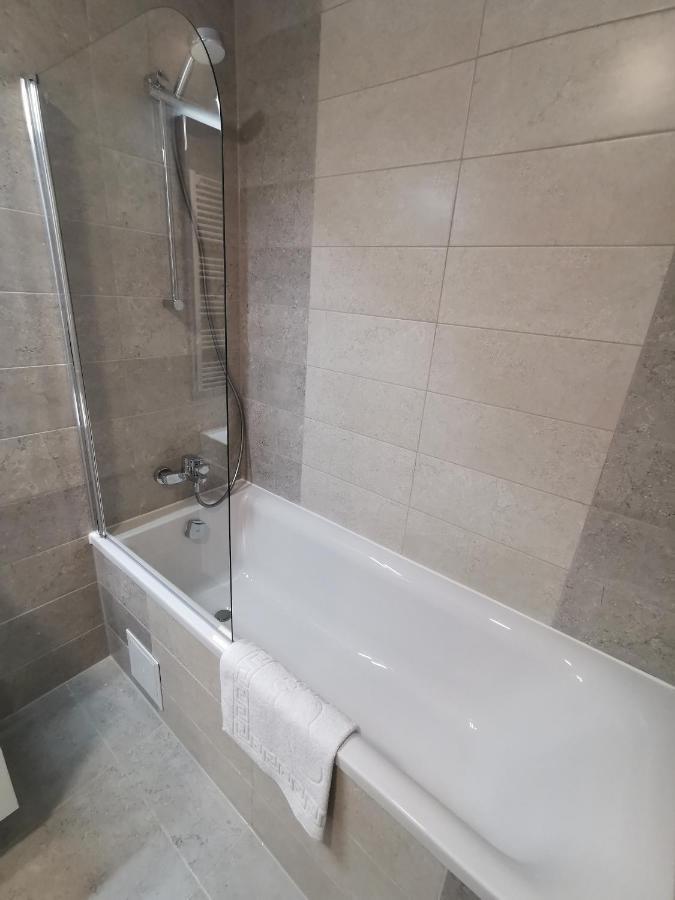 Kronbed Apartments Brasov Luaran gambar